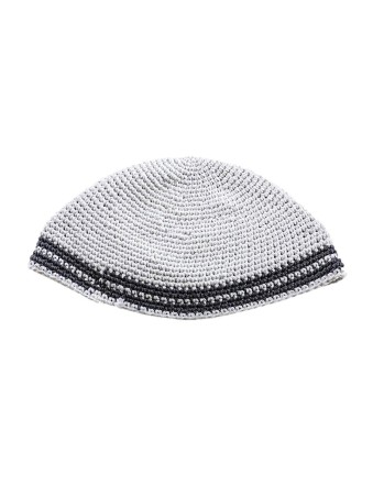 פריק כיפה לבנה בעבודת יד עם פסי גבול אפורים | פריק כיפה
